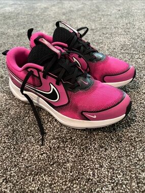 Like New Nike Girls Pink and Black Athletic Shoes